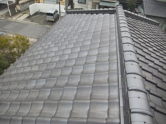 棟瓦の歪みやズレに注意